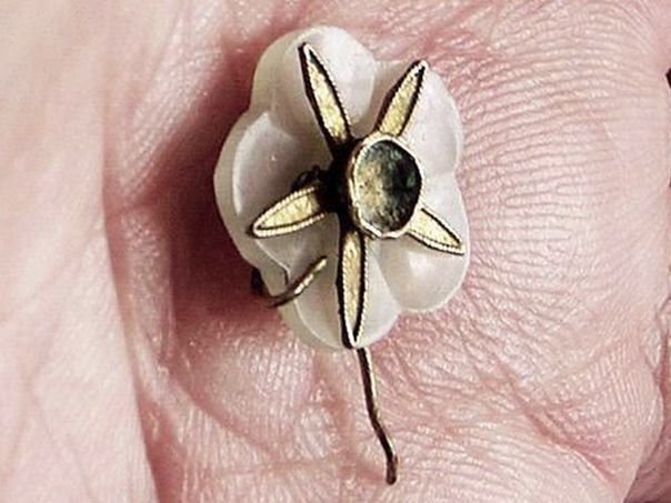 Flower 15 set in a gilt silver mounting - (3659)